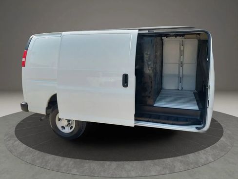 Used 2019 Chevrolet Express 3500 Extended w/ Driver Convenience Package image 38
