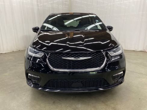 Used 2025 Chrysler Pacifica Select FWD image 9