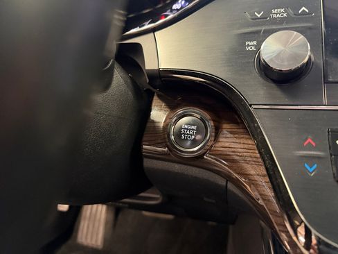 Used 2013 Toyota Avalon XLE Touring FWD image 24