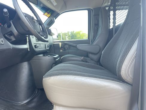 Used 2025 Chevrolet Express 2500 w/ Driver Convenience Package RWD image 16