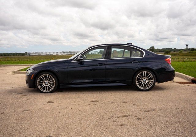 Used 2017 BMW 340i Sedan w/ Premium Package Essential RWD image 4