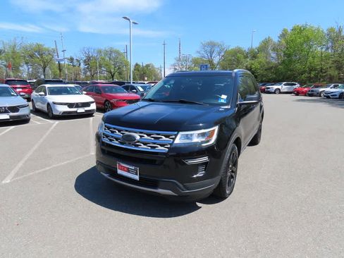Used 2018 Ford Explorer XLT AWD/4WD image 1