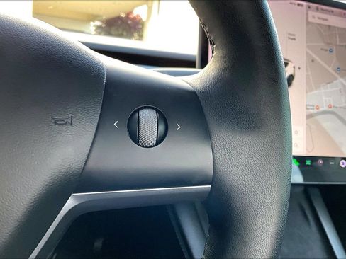 Used 2021 Tesla Model Y Long Range image 13