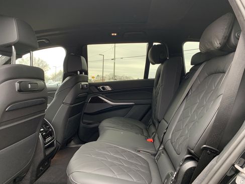 Used 2025 BMW X7 xDrive40i image 32