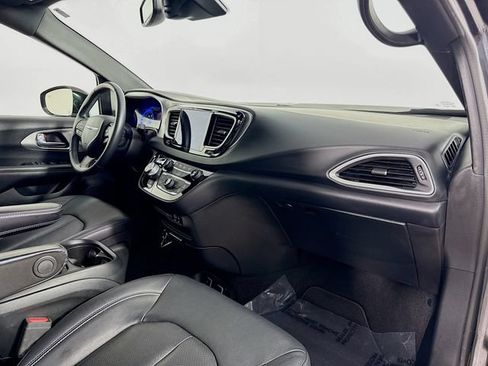 Used 2020 Chrysler Pacifica Touring-L w/ Advanced Safetytec Group AWD/4WD image 30