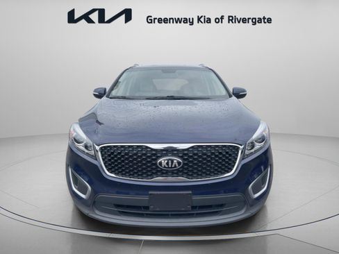 Used 2017 Kia Sorento FWD image 2