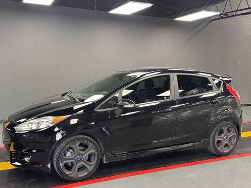 Used 2017 Ford Fiesta ST image 2