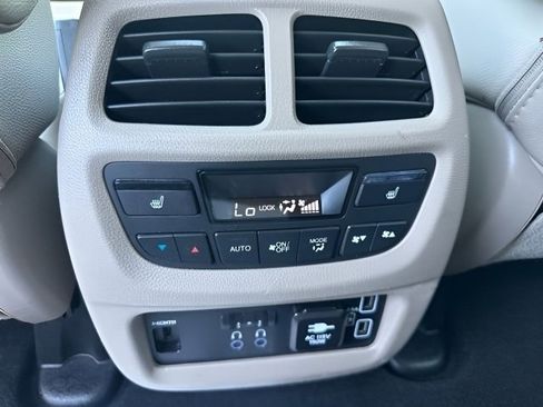 Used 2020 Honda Pilot Touring image 17