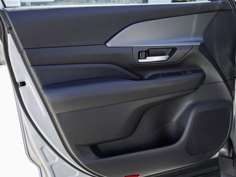 Certified 2024 Toyota Grand Highlander XLE image 20