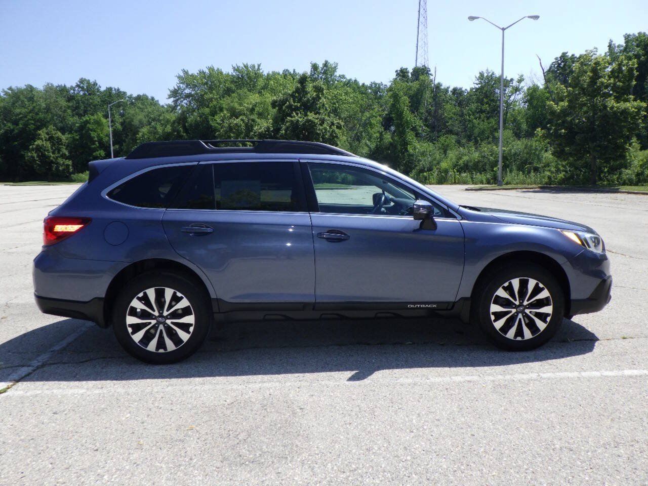 Used 2017 Subaru Outback 3.6R Limited AWD/4WD image 8