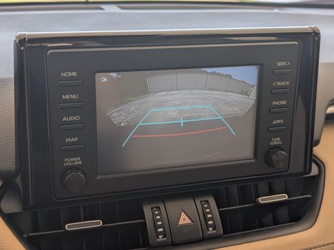 Used 2019 Toyota RAV4 XLE Premium FWD image 27