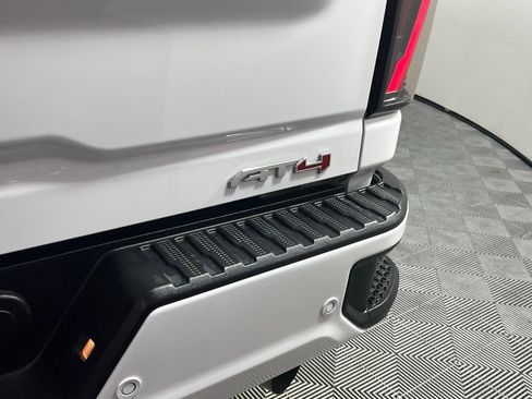 Used 2025 GMC Sierra 2500 AT4 image 28