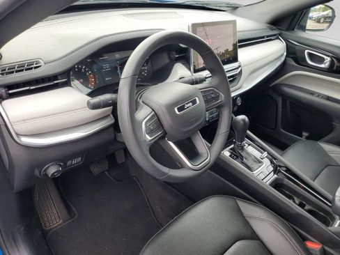 Used 2025 Jeep Compass Limited AWD/4WD image 13