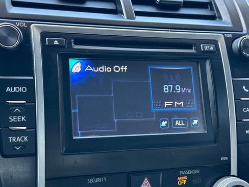 Used 2013 Toyota Camry LE FWD image 19