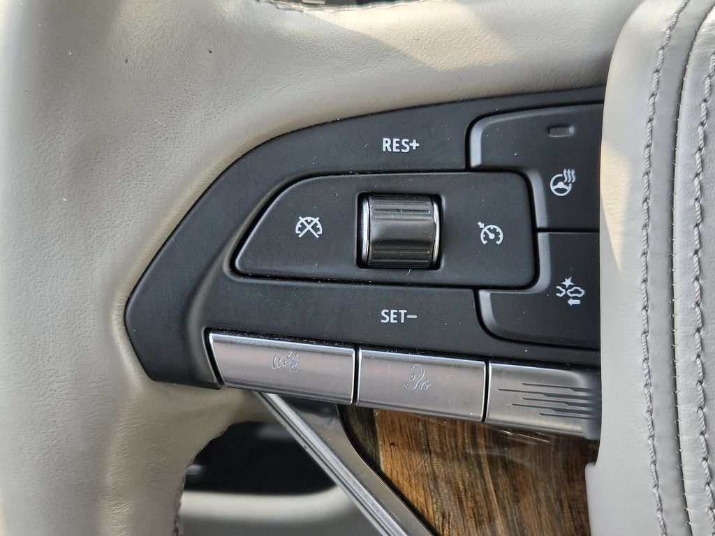 Used 2022 Cadillac Escalade ESV Premium Luxury Platinum AWD/4WD image 23