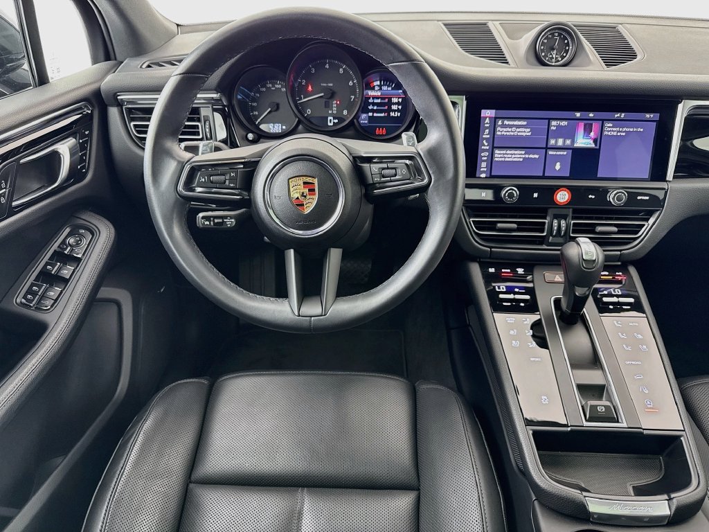 Certified 2025 Porsche Macan AWD/4WD image 25