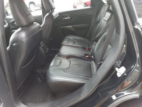 Used 2019 Jeep Cherokee Limited image 25