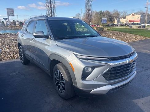 Used 2024 Chevrolet TrailBlazer LT w/ Convenience Package image 3