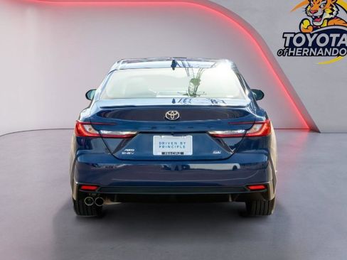 Used 2025 Toyota Camry SE image 6