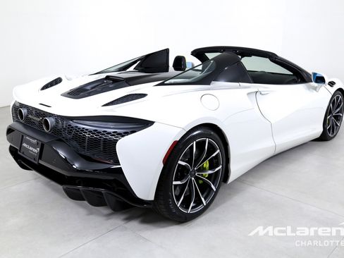 Used 2025 McLaren Artura Spider image 10