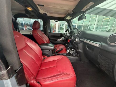 Used 2013 Jeep Wrangler Rubicon AWD/4WD image 11