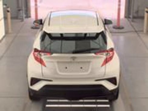 Used 2020 Toyota C-HR XLE FWD image 5