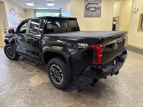 Used 2024 Toyota Tacoma TRD Sport w/ TRD Sport Premium Package AWD/4WD image 10
