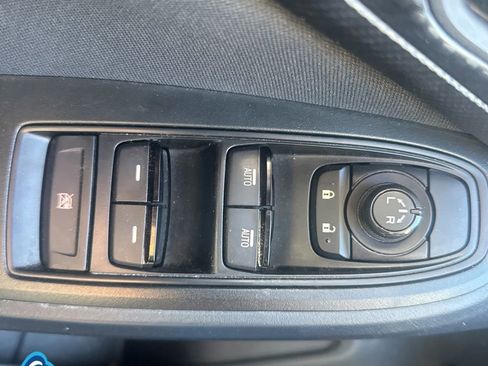 Used 2019 Subaru Crosstrek 2.0i w/ Eyesight System image 24