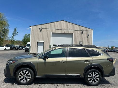 Used 2025 Subaru Outback Premium AWD/4WD image 11