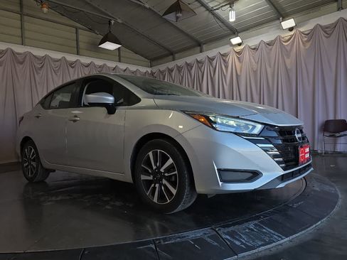 Used 2025 Nissan Versa SV FWD image 10