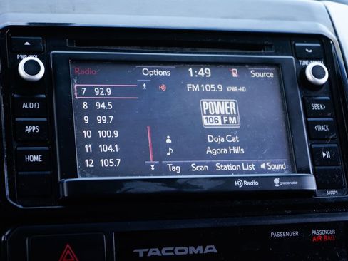 Used 2015 Toyota Tacoma 4x4 Double Cab w/ TRD Off-Road Package image 26