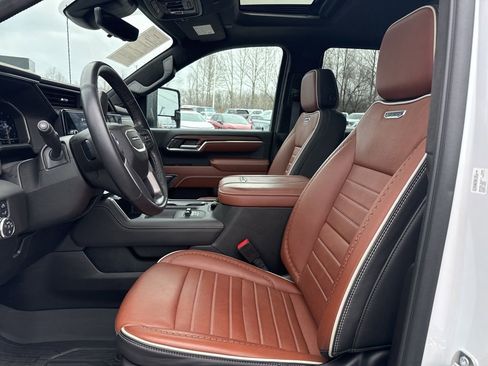 Used 2024 GMC Sierra 3500 Denali Ultimate image 9