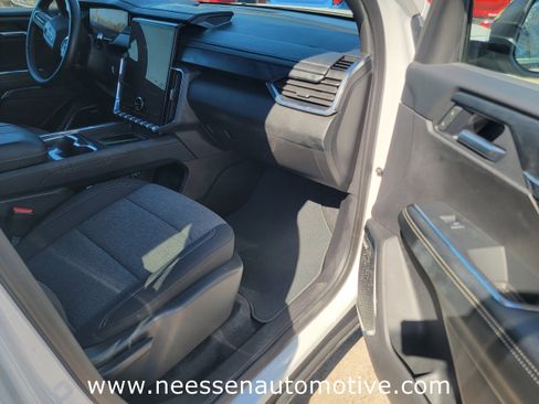 Used 2025 GMC Acadia Elevation image 9