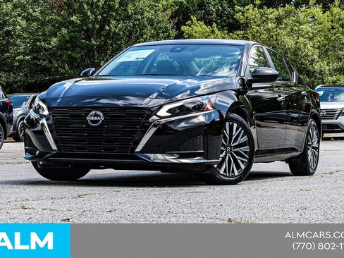 Used 2025 Nissan Altima 2.5 SV FWD image 3