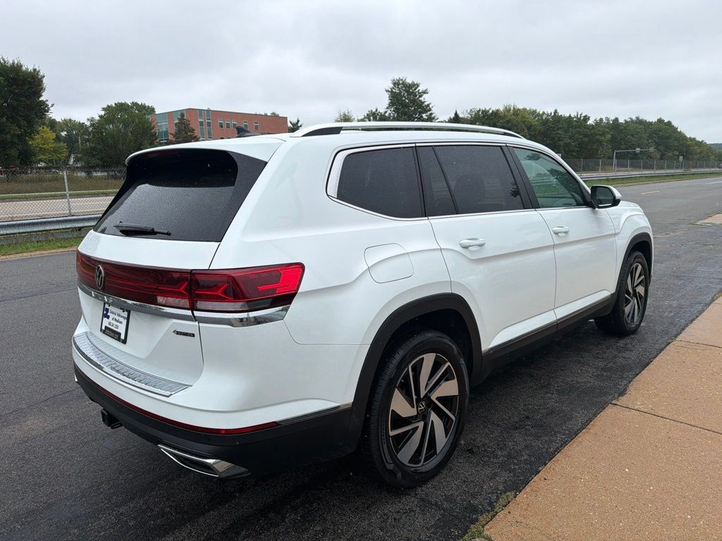 Certified 2024 Volkswagen Atlas SEL AWD/4WD image 10