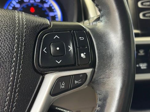 Used 2019 Toyota Highlander XLE FWD image 34