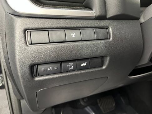 Certified 2026 Nissan Rogue SV FWD image 30