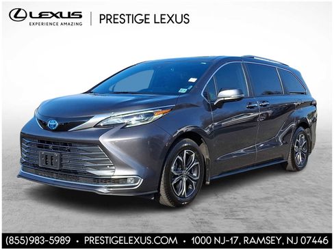 Used 2025 Toyota Sienna Platinum AWD/4WD image 1
