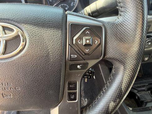 Used 2020 Toyota Tacoma SR5 w/ Technology Package AWD/4WD image 15