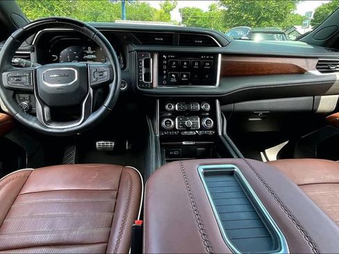 Used 2023 GMC Yukon Denali Ultimate w/ LPO, Floor Liner Package AWD/4WD image 7