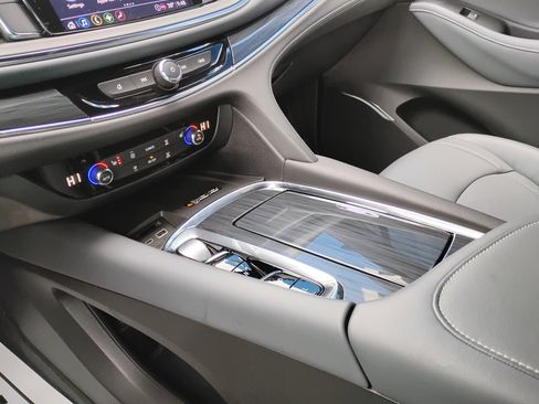 Used 2023 Buick Enclave Essence image 13