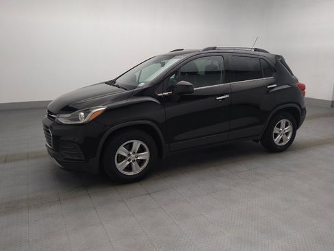 Used 2017 Chevrolet Trax LT w/ LT Convenience Package FWD image 2