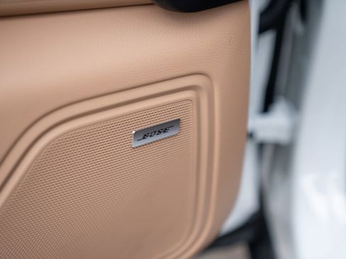 Used 2025 Porsche Macan image 11