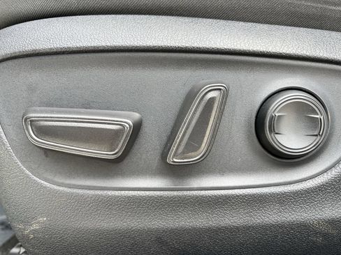 Used 2025 Toyota RAV4 XLE FWD image 24