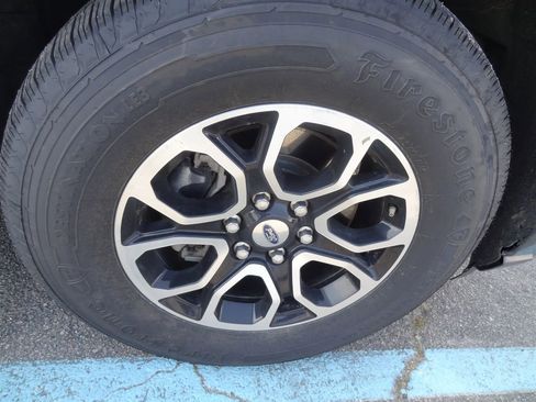 Used 2024 Ford Expedition XLT image 11