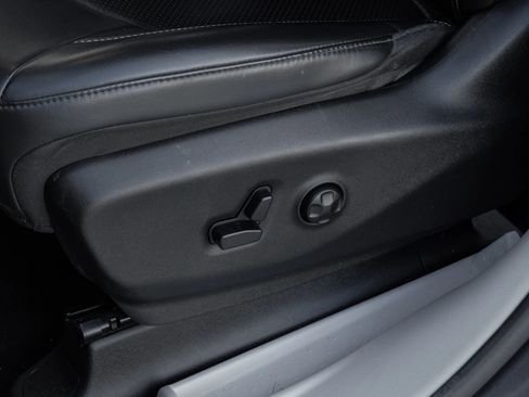 Used 2020 Chrysler Voyager Lxi image 38