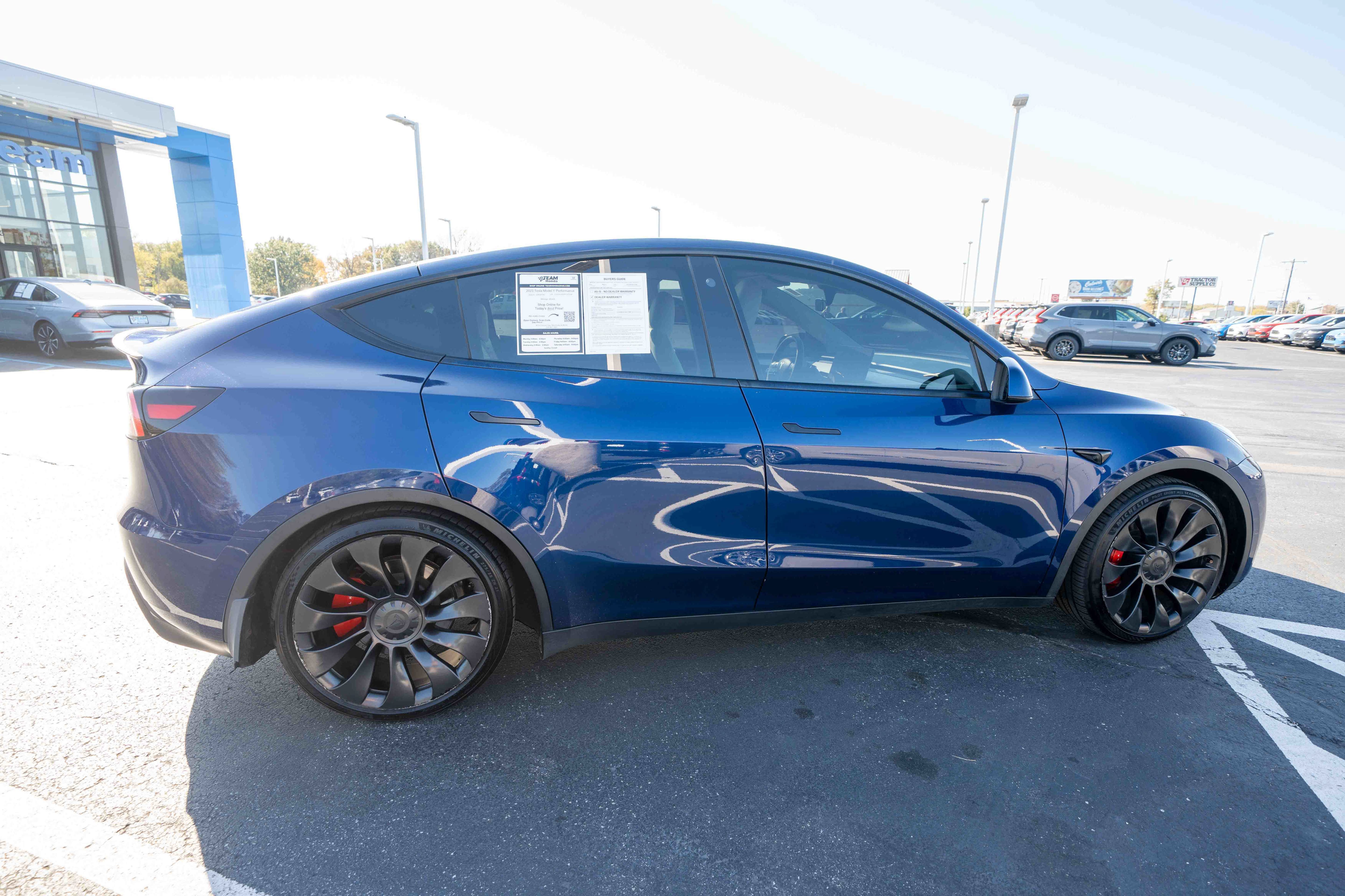 Used 2023 Tesla Model Y Performance AWD/4WD image 6