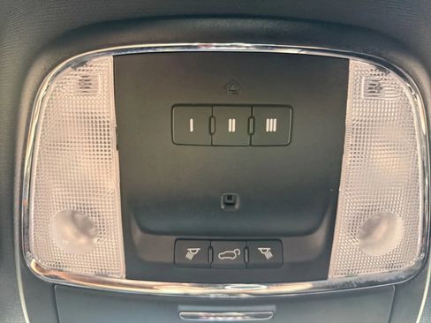 Used 2018 Jeep Grand Cherokee Laredo AWD/4WD image 26