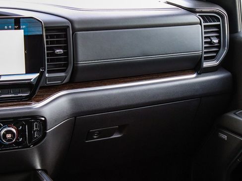 Used 2025 GMC Sierra 1500 Elevation w/ Preferred Package image 17