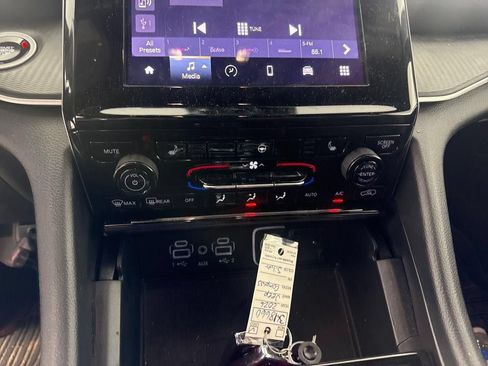 Used 2025 Jeep Grand Cherokee Laredo X w/ Luxury Tech Group I RWD image 38